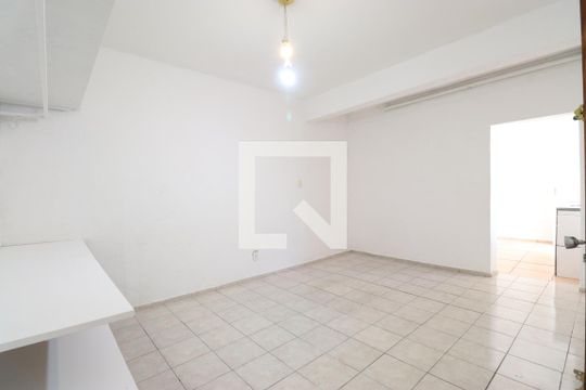 Sala/Quarto de casa para alugar com 1 quarto, 55m² em Vila Ipojuca, São Paulo