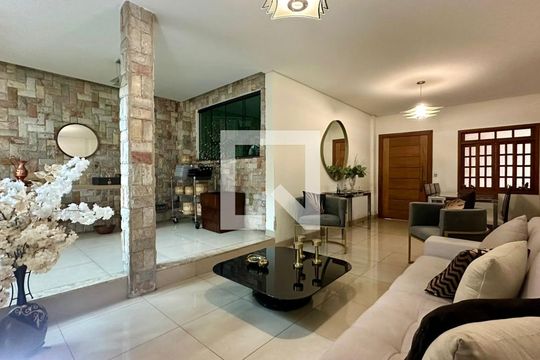 Sala  de casa à venda com 4 quartos, 446m² em Carlos Prates, Belo Horizonte