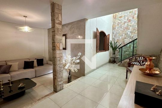 Sala  de casa à venda com 4 quartos, 446m² em Carlos Prates, Belo Horizonte