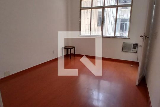 Suíte de apartamento para alugar com 4 quartos, 140m² em Icaraí, Niterói