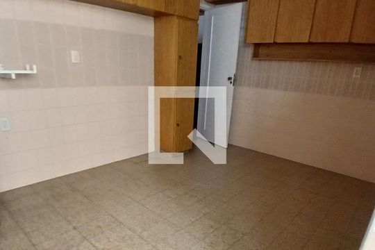 Cozinha de apartamento para alugar com 4 quartos, 140m² em Icaraí, Niterói