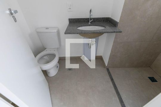 Banheiro de kitnet/studio à venda com 1 quarto, 28m² em Vila Buarque, São Paulo