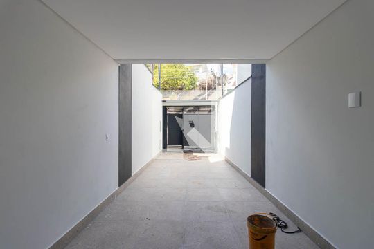 Garagem de casa à venda com 3 quartos, 183m² em Vila Isolina Mazzei, São Paulo