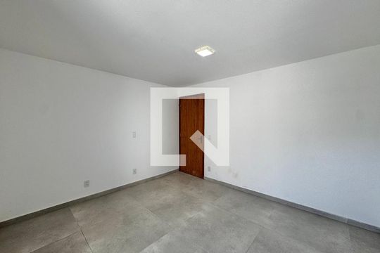 Suíte de casa de condomínio à venda com 3 quartos, 88m² em Vargem Pequena, Rio de Janeiro
