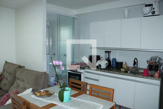 Sala/Cozinha de apartamento para alugar com 3 quartos, 61m² em Jardim Marilu, Carapicuíba