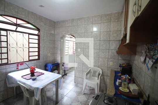 Casa para alugar com 3 quartos, 377m² em Eldorado, Contagem