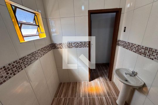 Banheiro de casa à venda com 2 quartos, 90m² em Santa Teresa, São Leopoldo