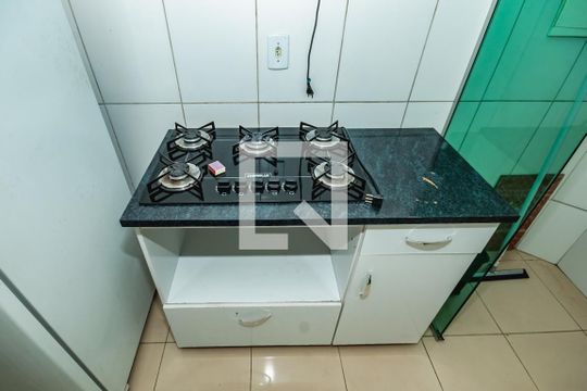 Cozinha de apartamento para alugar com 2 quartos, 44m² em Itatiaia, Belo Horizonte