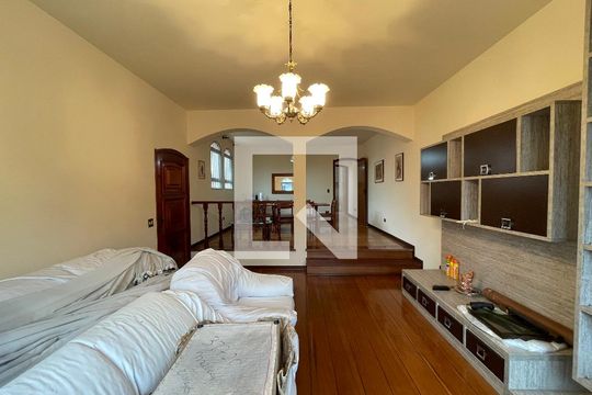 Sala de casa à venda com 4 quartos, 350m² em Jardim das Vertentes, São Paulo