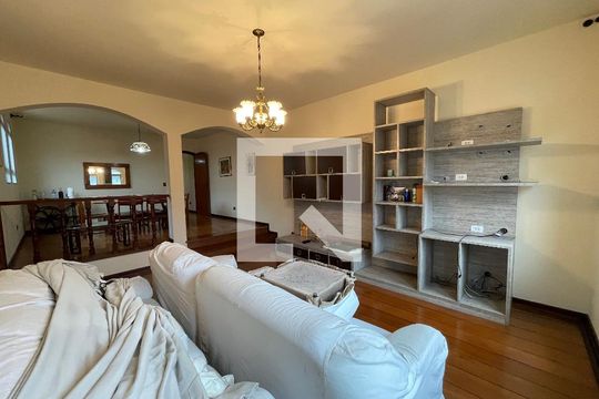 Sala de casa à venda com 4 quartos, 350m² em Jardim das Vertentes, São Paulo