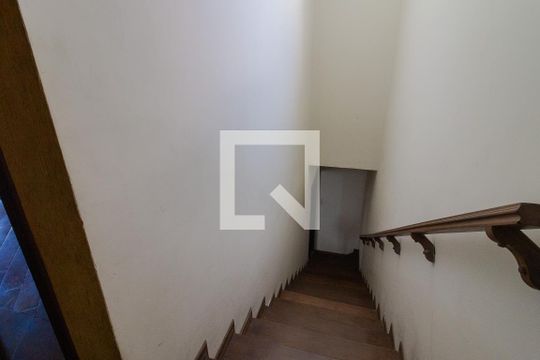 Escada de casa para alugar com 3 quartos, 500m² em Vila Nossa Senhora das Vitorias, Mauá