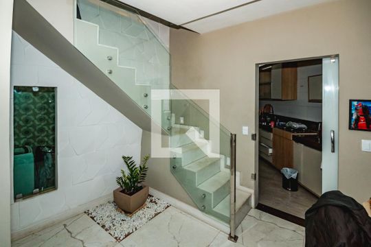 Casa à venda com 8 quartos, 420m² em Santa Mônica, Belo Horizonte