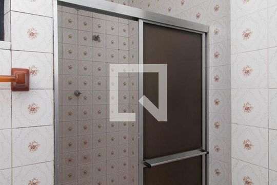Banheiro de apartamento à venda com 1 quarto, 45m² em Vila Joao Pessoa, Porto Alegre