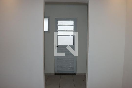 Corredor de apartamento para alugar com 2 quartos, 57m² em Vila Monte Serrat, Cotia