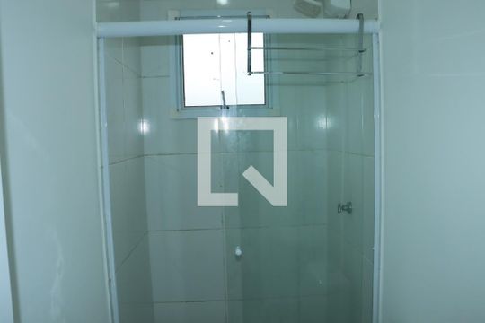 Banheiro Social 2 de apartamento para alugar com 2 quartos, 57m² em Vila Monte Serrat, Cotia