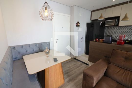 Sala de apartamento para alugar com 2 quartos, 50m² em Jaguaribe, Osasco