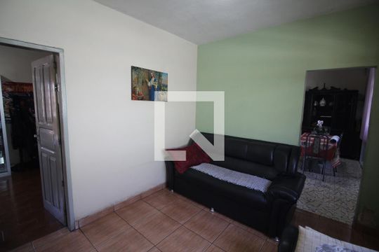 Sala de casa à venda com 3 quartos, 396m² em Jardim Industrial, Contagem