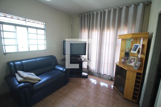 Sala de casa à venda com 3 quartos, 396m² em Jardim Industrial, Contagem