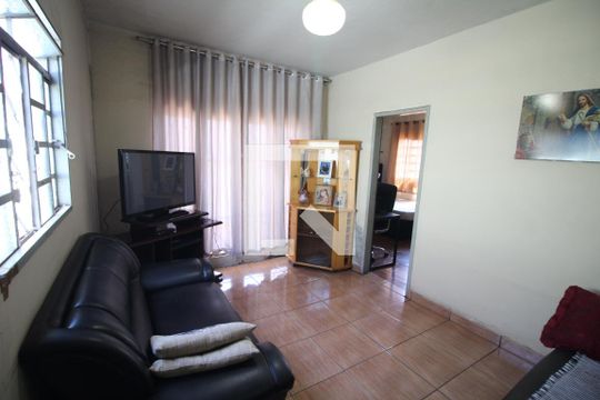 Sala de casa à venda com 3 quartos, 396m² em Jardim Industrial, Contagem