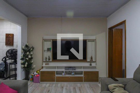Sala de casa à venda com 4 quartos, 150m² em Vila Olinda, São Paulo