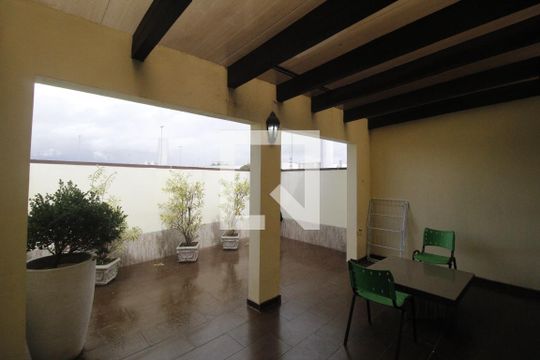 Terraço de casa à venda com 3 quartos, 200m² em São João, Porto Alegre