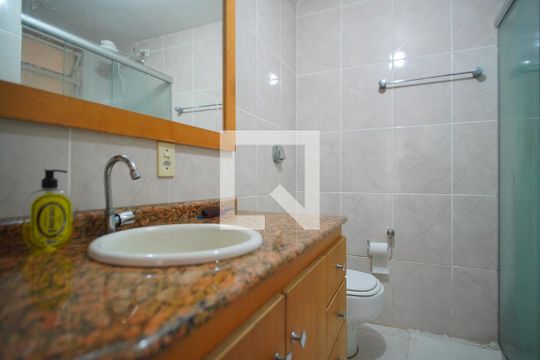 Banheiro Corredor de apartamento à venda com 2 quartos, 68m² em Bom Jesus, Porto Alegre