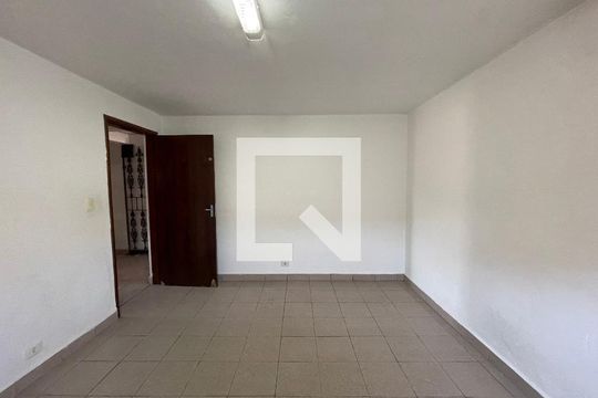 Quarto 2 de casa para alugar com 2 quartos, 250m² em Vila Lageado, São Paulo
