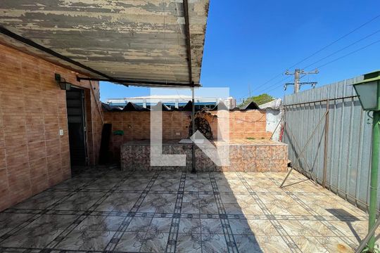 Quintal de casa para alugar com 2 quartos, 250m² em Vila Lageado, São Paulo