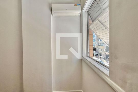 Quarto 1 de apartamento para alugar com 2 quartos, 66m² em Gonzaga, Santos