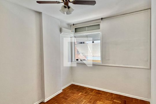 Quarto 1 de apartamento para alugar com 2 quartos, 66m² em Gonzaga, Santos