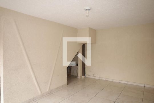 Garagem de casa à venda com 2 quartos, 80m² em Parque Guarani, São Paulo