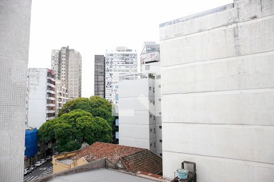 Studio - Sala / Quarto Vista de kitnet/studio à venda com 1 quarto, 32m² em Centro Histórico, Porto Alegre