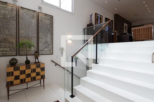 Hall de entrada de casa de condomínio à venda com 4 quartos, 420m² em Jardim Leonor, São Paulo