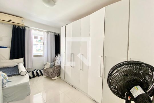 Quarto 1 de apartamento à venda com 2 quartos, 113m² em Copacabana, Rio de Janeiro