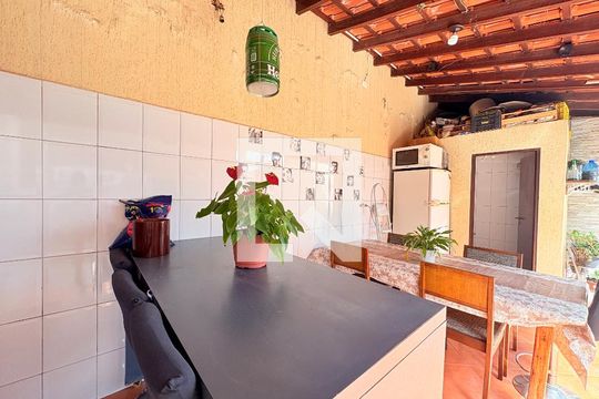 Quintal com churrasqueira de casa à venda com 3 quartos, 200m² em Jardim Florestal, Jundiaí