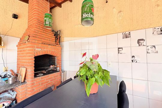 Quintal com churrasqueira de casa à venda com 3 quartos, 200m² em Jardim Florestal, Jundiaí