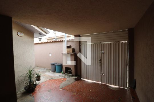 Garagem de casa à venda com 3 quartos, 138m² em Jardim Vila Formosa, São Paulo