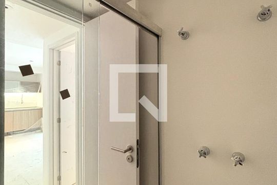 Banheiro de apartamento à venda com 1 quarto, 50m² em Gávea, Rio de Janeiro