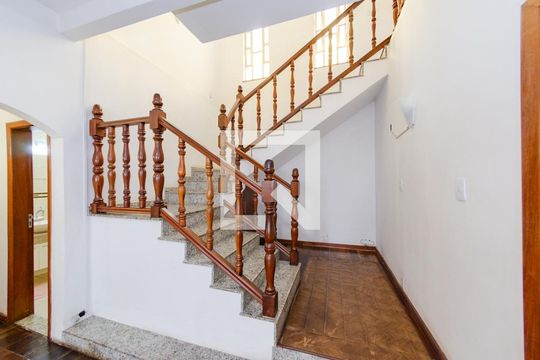 Escada de casa à venda com 5 quartos, 345m² em Coração Eucarístico, Belo Horizonte