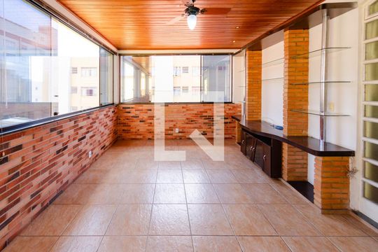 Varanda de casa à venda com 5 quartos, 345m² em Coração Eucarístico, Belo Horizonte