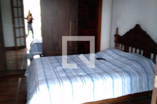 Suíte 2 de casa para alugar com 4 quartos, 500m² em Vila Aurea, Poá
