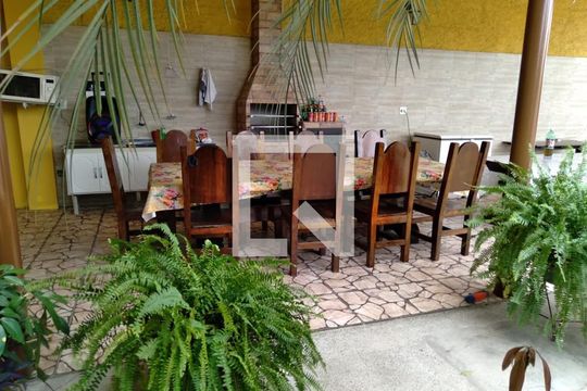 Quintal de casa para alugar com 4 quartos, 500m² em Vila Aurea, Poá