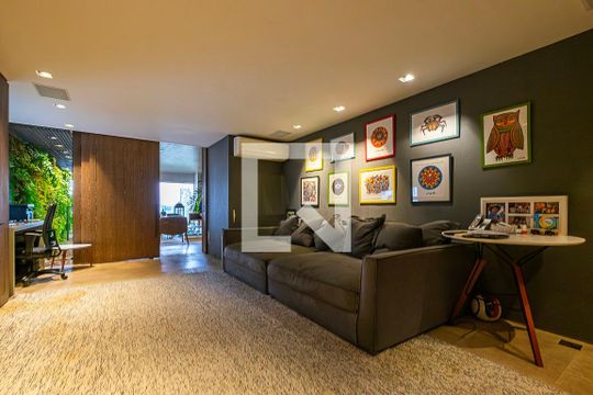 Sala íntima de apartamento à venda com 3 quartos, 352m² em Pinheiros, São Paulo