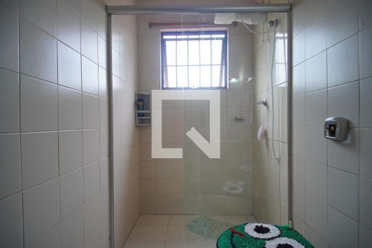 Banheiro de casa à venda com 3 quartos, 135m² em Guarani, Novo Hamburgo