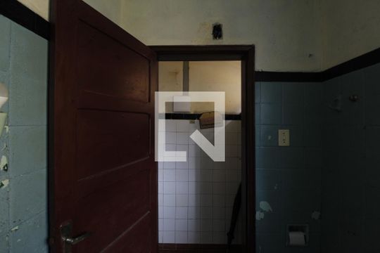 Banheiro de casa à venda com 2 quartos, 167m² em Jardim Itu, Porto Alegre