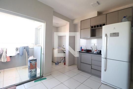 Cozinha de apartamento para alugar com 2 quartos, 58m² em Laranjeiras, Uberlândia