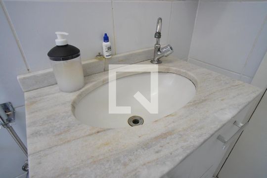 Banheiro Corredor de apartamento à venda com 1 quarto, 41m² em Bom Jesus, Porto Alegre