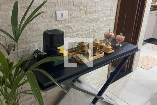 Sala de casa de condomínio à venda com 2 quartos, 118m² em Bairro dos Casa, São Bernardo do Campo
