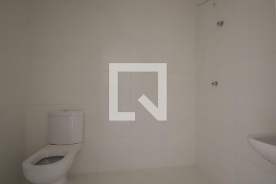 Banheiro de apartamento à venda com 1 quarto, 17m² em Jardim Monte Kemel, São Paulo