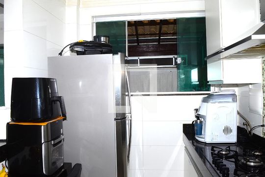 Cozinha de apartamento à venda com 2 quartos, 80m² em Dom Silvério, Belo Horizonte